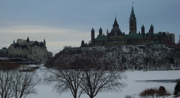 Ottawa, depuis la corniche du musée des Civilisations à Gatineau (le 6 mars 2013 vers 17h15)